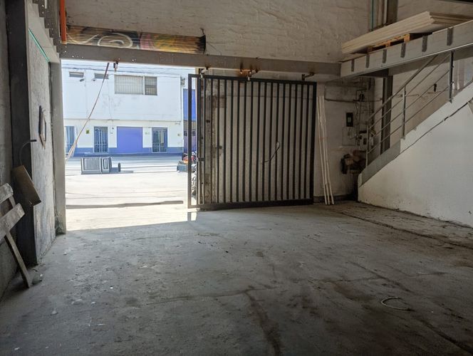 Bodega en arriendo en El Poblado, Medellín, 288 m² · foto 2 de 6
