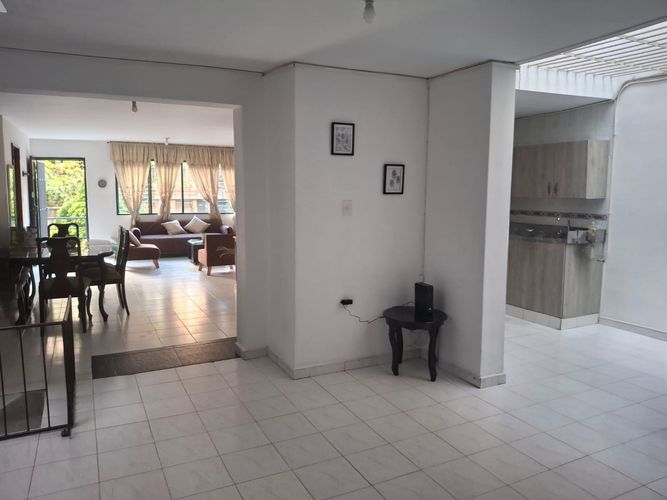 Oficina en arriendo en La Almeria, Medellín, 220 m² · foto 2 de 17