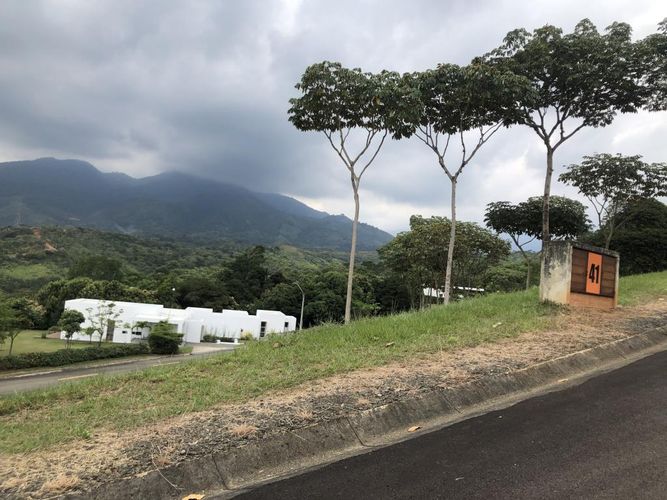 Lote en venta en Pance, Cali, 7400 m² · foto 2 de 9