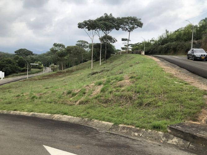 Lote en venta en Pance, Cali, 7400 m² · foto 3 de 9