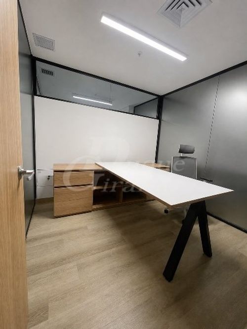 Oficina en venta en Los Colores, Medellín, 9 m² · foto 2 de 10