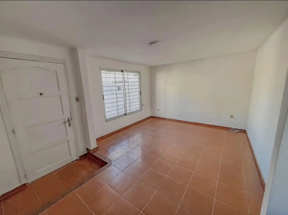 ALQUILER EN BUCEO, CASA DE 1 DORMITORIO AL FRENTE, PATIO EXCLUSIVO, AIRE Y PLACARES · Foto 1