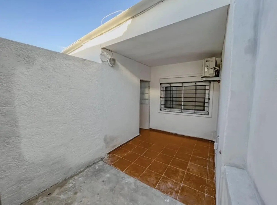 ALQUILER EN BUCEO, CASA DE 1 DORMITORIO AL FRENTE, PATIO EXCLUSIVO, AIRE Y PLACARES · Foto 9