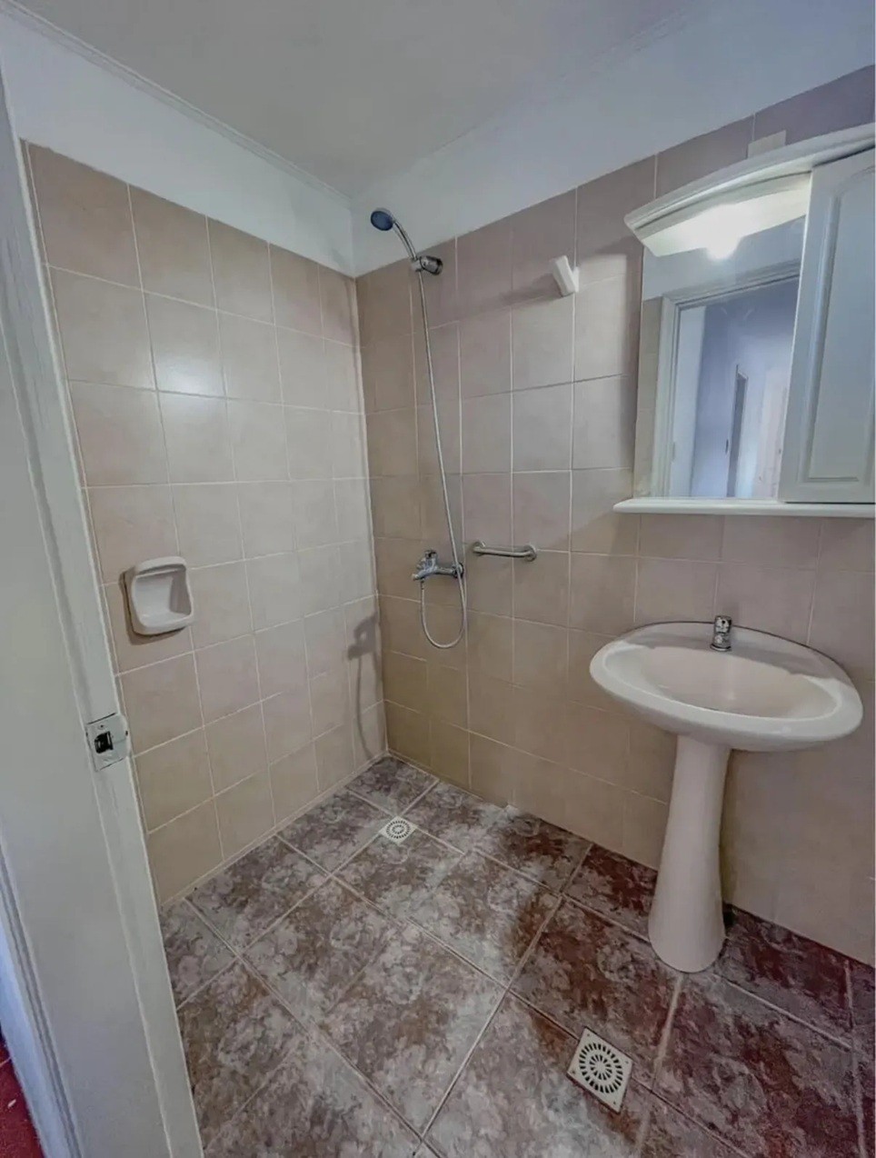 ALQUILER EN BUCEO, CASA DE 1 DORMITORIO AL FRENTE, PATIO EXCLUSIVO, AIRE Y PLACARES · Foto 8