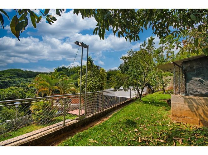 Casa de 5 alcobas en venta en La Buitrera, Cali, 414 m² · foto 2 de 24