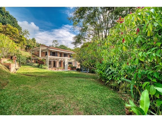 Casa de 5 alcobas en venta en La Buitrera, Cali, 414 m² · foto 3 de 24
