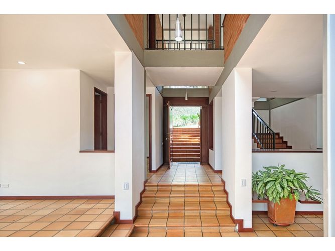 Casa de 5 alcobas en venta en La Buitrera, Cali, 414 m² · foto 18 de 24