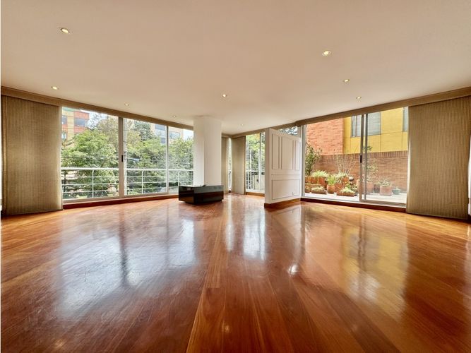 Apartamento de 3 alcobas en venta en Chico, Bogotá, 138 m² · foto 3 de 18