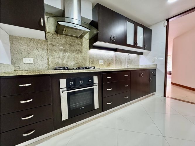 Apartamento de 3 alcobas en venta en Chico, Bogotá, 138 m² · foto 6 de 18