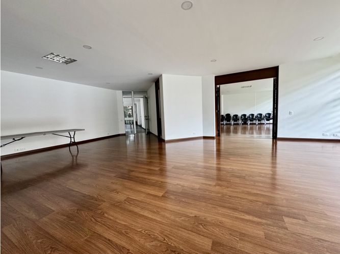 Apartamento de 3 alcobas en venta en Chico, Bogotá, 138 m² · foto 9 de 18