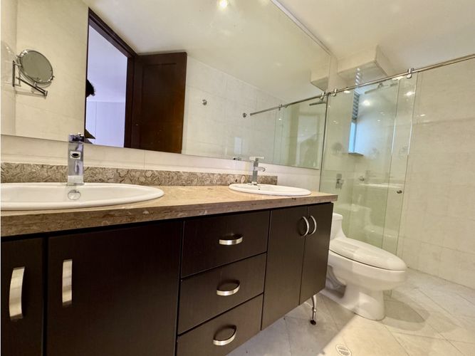 Apartamento de 3 alcobas en venta en Chico, Bogotá, 138 m² · foto 13 de 18