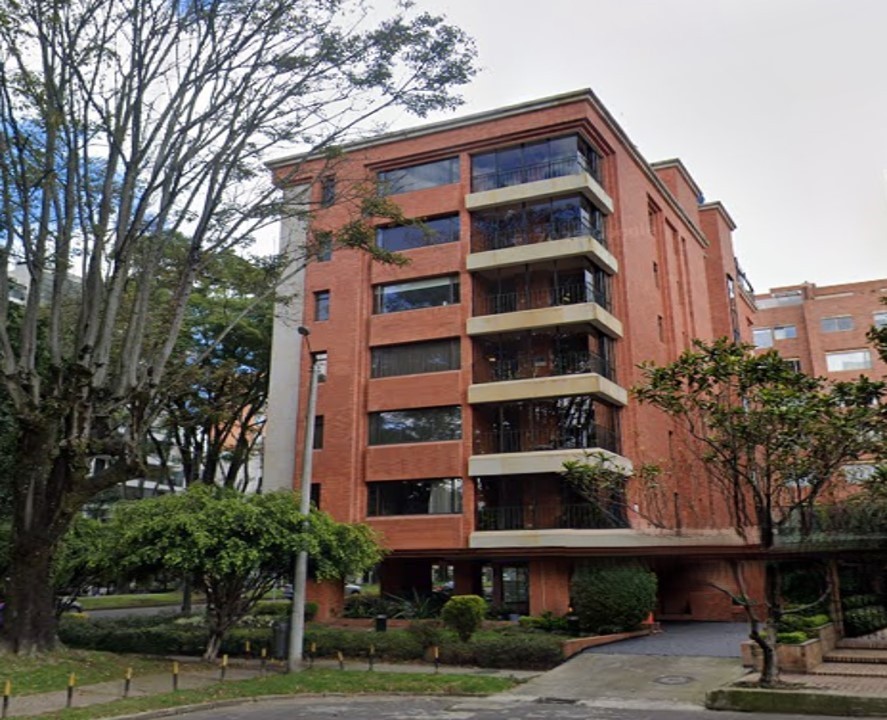 Apartamento en venta en Chico, Bogotá · foto 2 de 24