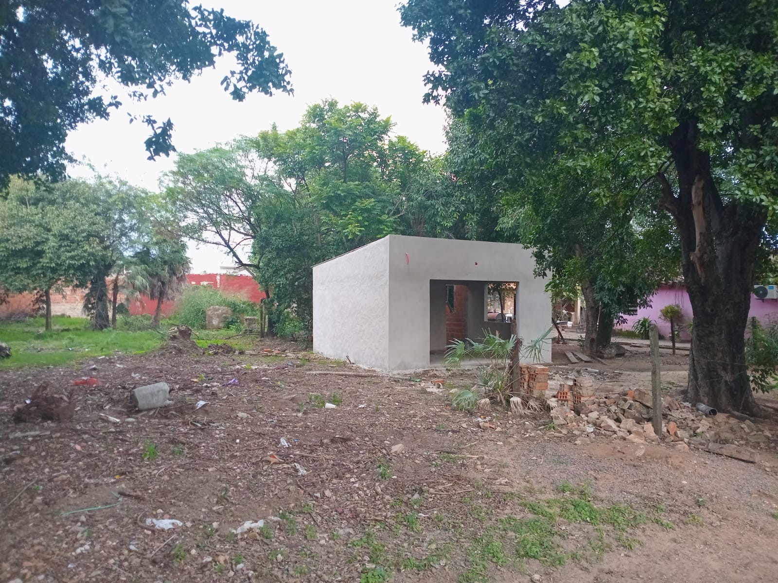 VENDO TERRENO CON PEQUEÑA   CONSTRUCCIÓN EN MARIANO ROQUE ALONSO — foto 2