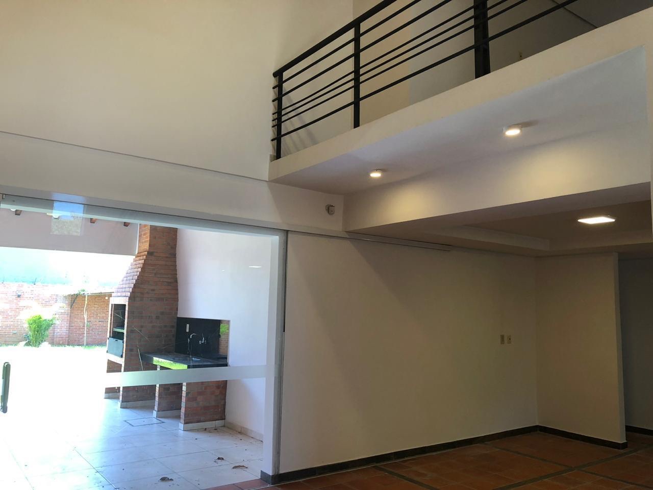 Amplio duplex habitacion en PB, bello patio — foto 2