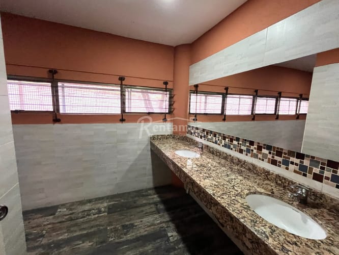 Edificio en arriendo en San Antonio, Medellín, 1650 m² · foto 12 de 24