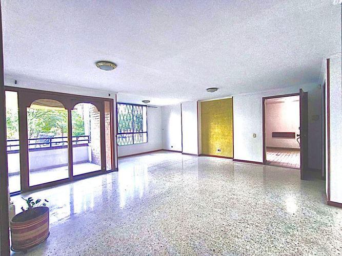 Apartamento de 2 alcobas en venta en La Flora, Cali, 102 m² · foto 3 de 21