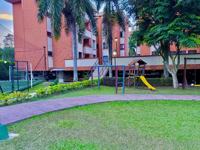 Apartamento de 2 alcobas en venta en La Flora, Cali, 102 m² · foto 18 de 21