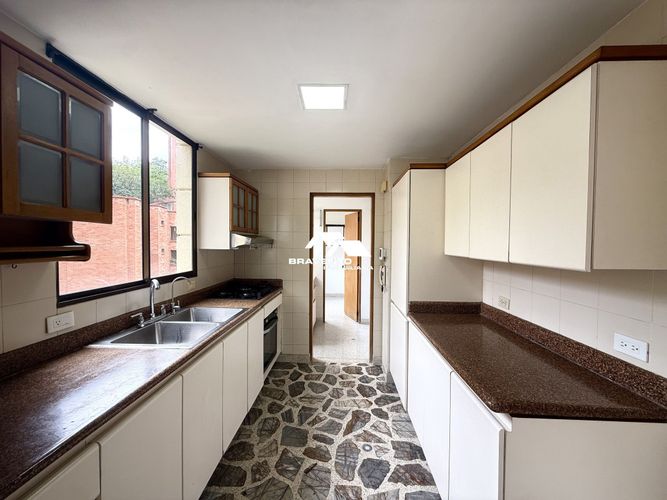 Apartamento de 3 alcobas en arriendo en San Lucas, Medellín, 140 m² · foto 3 de 17
