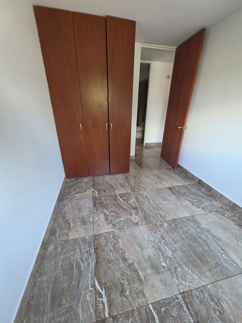 Apartamento de 3 alcobas en venta en Pinos De Lombardia, Bogotá, 78 m² · foto 4 de 18