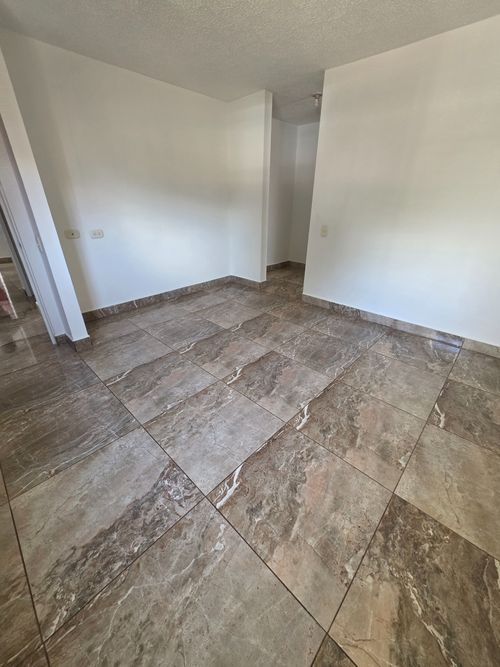 Apartamento en venta en Pinos De Lombardia, Bogotá · foto 7 de 18