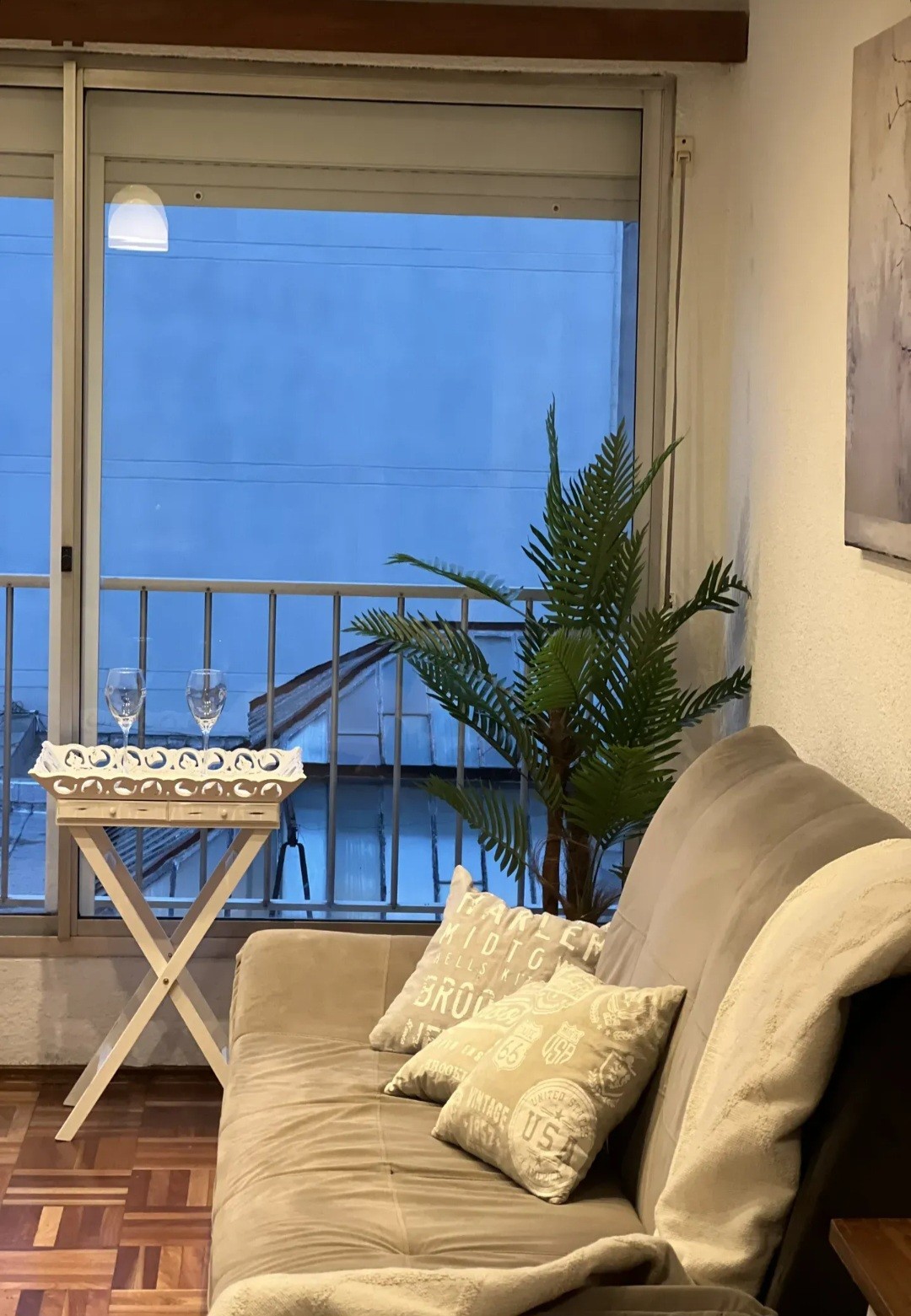 Exclusivo apartamento de 3 dormitorios y 2 baños completos, estratégicamente ubicado en Gaboto esquina Guayabos, a pasos de la Universidad.. · Foto 2