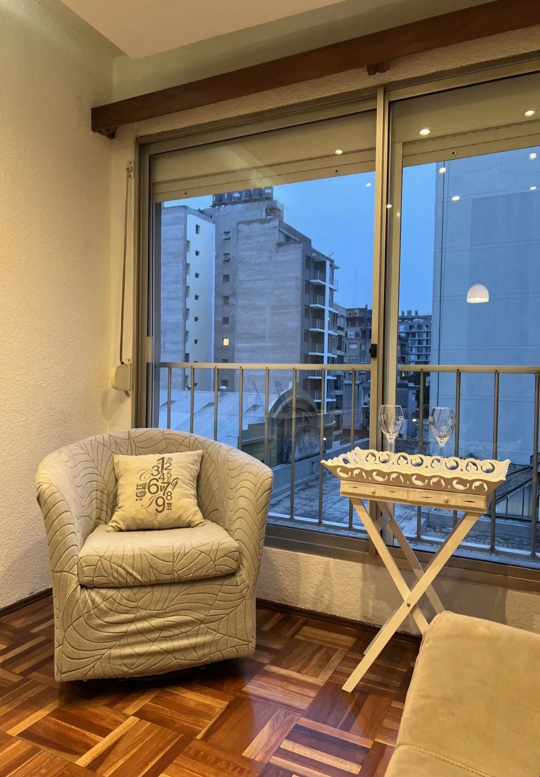 Exclusivo apartamento de 3 dormitorios y 2 baños completos, estratégicamente ubicado en Gaboto esquina Guayabos, a pasos de la Universidad.. · Foto 5