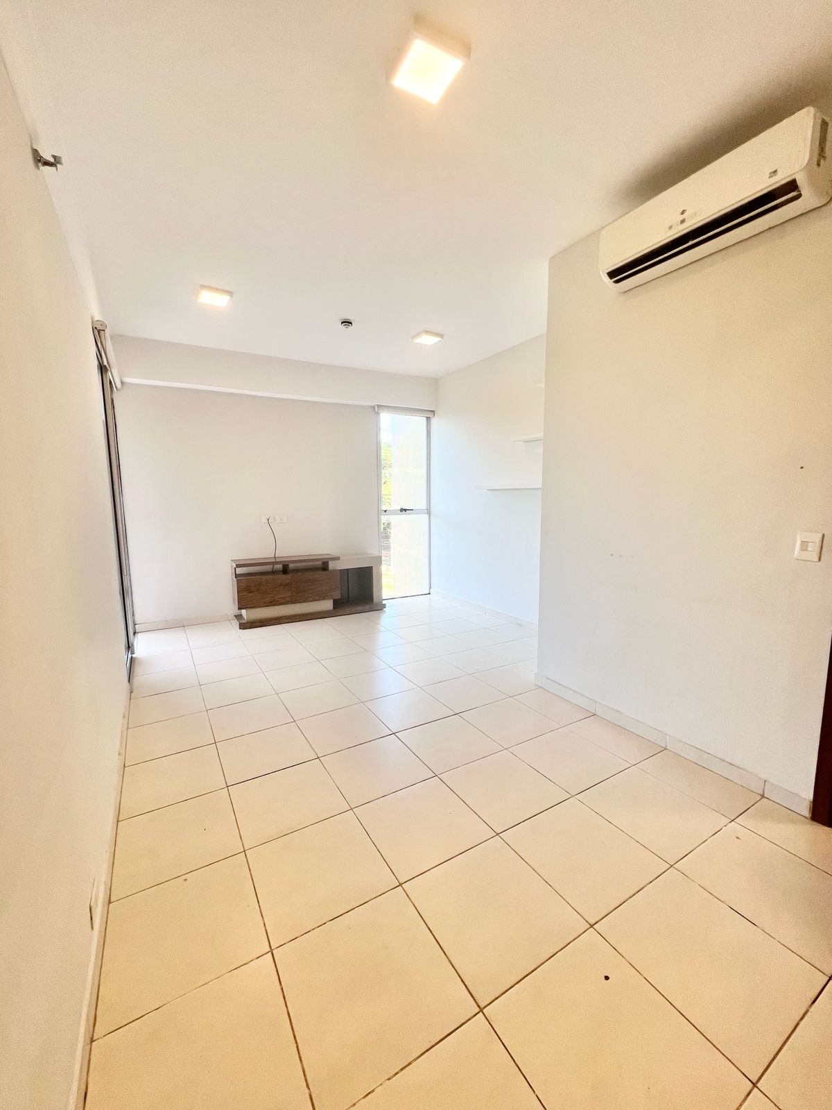 En Alquiler Departamento de 2 Habitaciones en Asunción A384 — foto 2