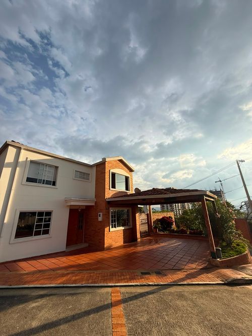 Casa de 4 alcobas en venta en Lagos Del Cacique, Bucaramanga, 147 m² · foto 2 de 23
