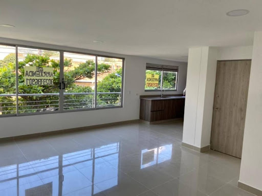 Apartamento en arriendo en La Castellana, Medellín · foto 2 de 19