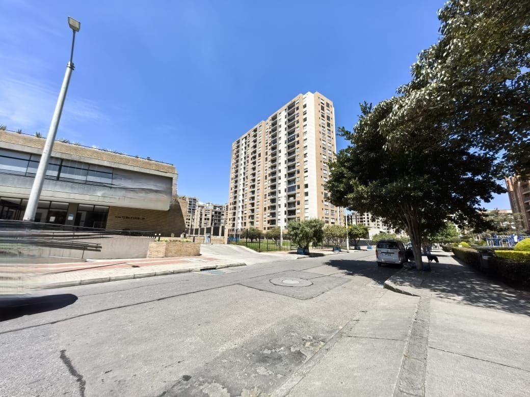 Apartamento de 3 habitaciones en venta en Colina Campestre, Bogotá — imagen 1 de 16