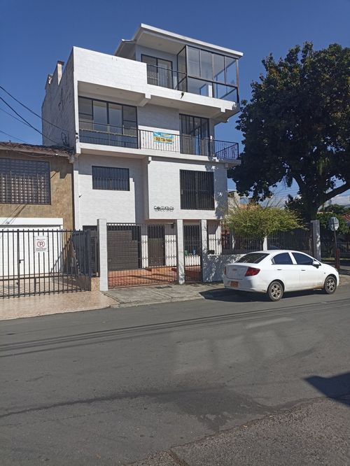 Edificio en venta en Ciudad Capri, Cali, 350 m² · foto 2 de 24