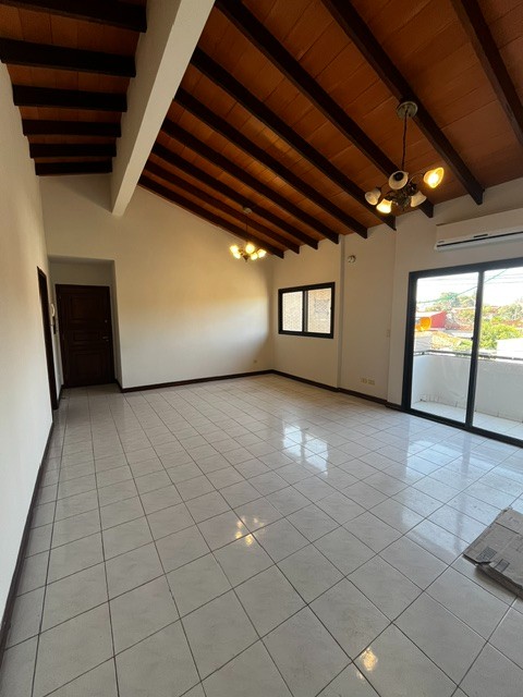 Alquiler Departamento con Balcón Barrio Mburucuya excelente ubicacion — foto 2