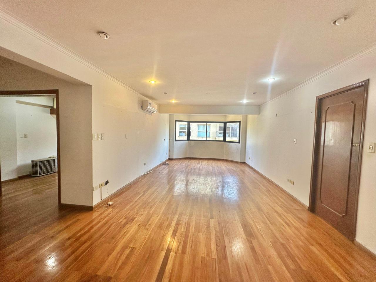 En Alquiler Amplio Departamento de 2 Habitaciones con Área de Servicio - Barrio Las Mercedes  A478 — foto 2
