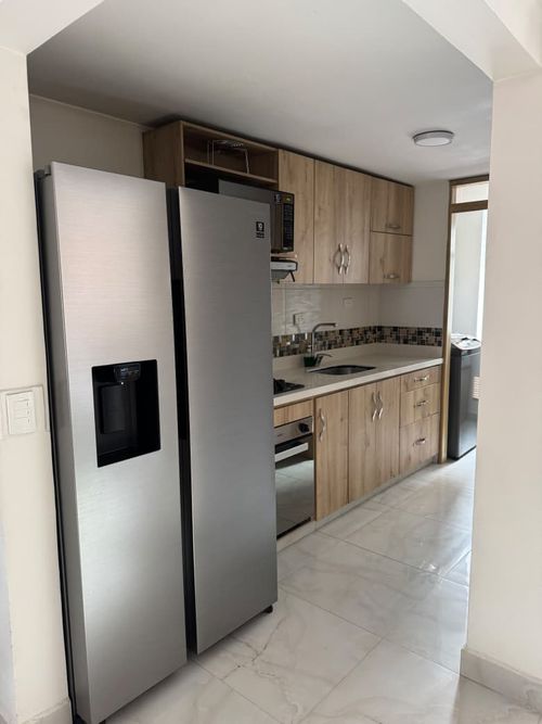 Apartamento de 3 alcobas en venta en Loma De Los Bernal, Medellín, 86 m² · foto 2 de 23