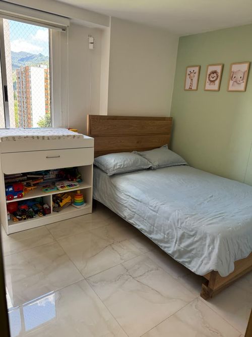 Apartamento de 3 alcobas en venta en Loma De Los Bernal, Medellín, 86 m² · foto 6 de 23