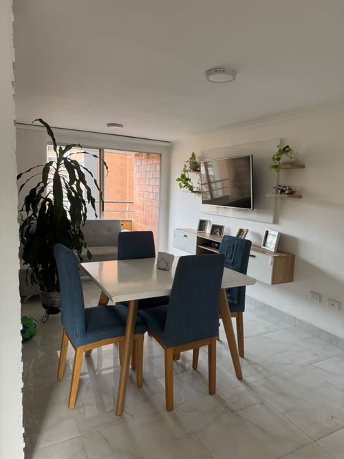 Apartamento de 3 alcobas en venta en Loma De Los Bernal, Medellín, 86 m² · foto 11 de 23