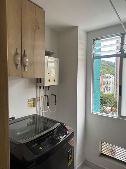 Apartamento de 3 alcobas en venta en Loma De Los Bernal, Medellín, 86 m² · foto 15 de 23