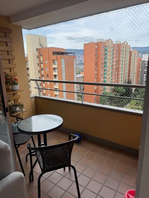 Apartamento de 3 alcobas en venta en Loma De Los Bernal, Medellín, 86 m² · foto 23 de 23
