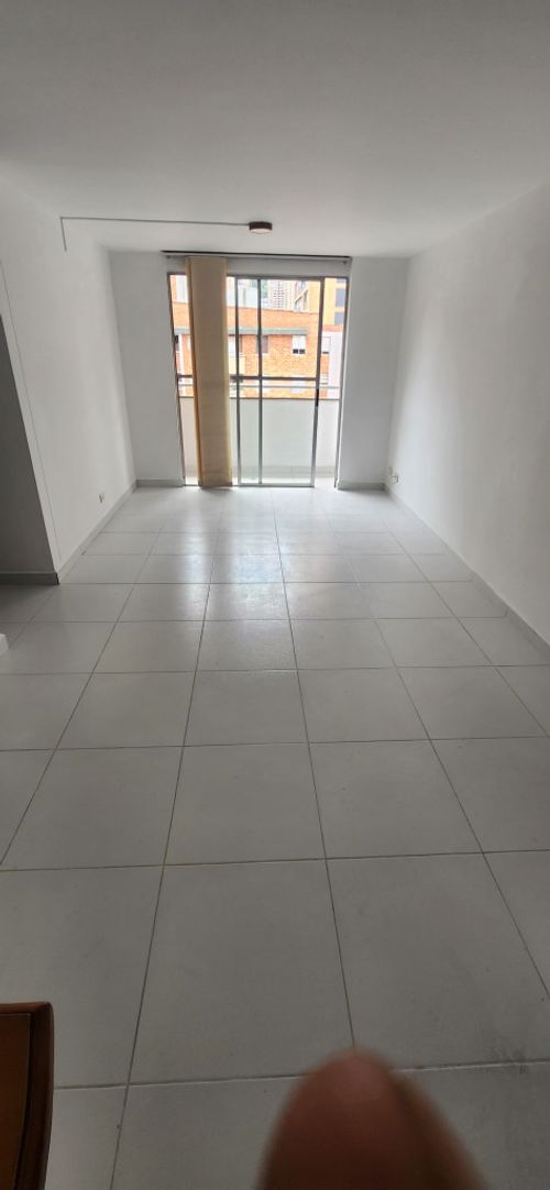 Apartamento de 3 alcobas en arriendo en Villa Carlota, Medellín, 67 m² · foto 4 de 13