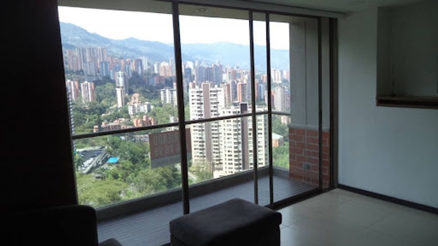 Apartamento de 2 alcobas en arriendo en Altos Del Poblado, Medellín, 88 m² · foto 2 de 22