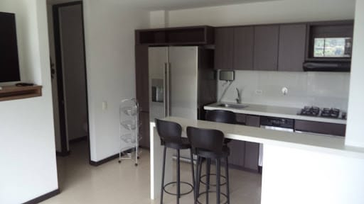 Apartamento de 2 alcobas en arriendo en Altos Del Poblado, Medellín, 88 m² · foto 3 de 22