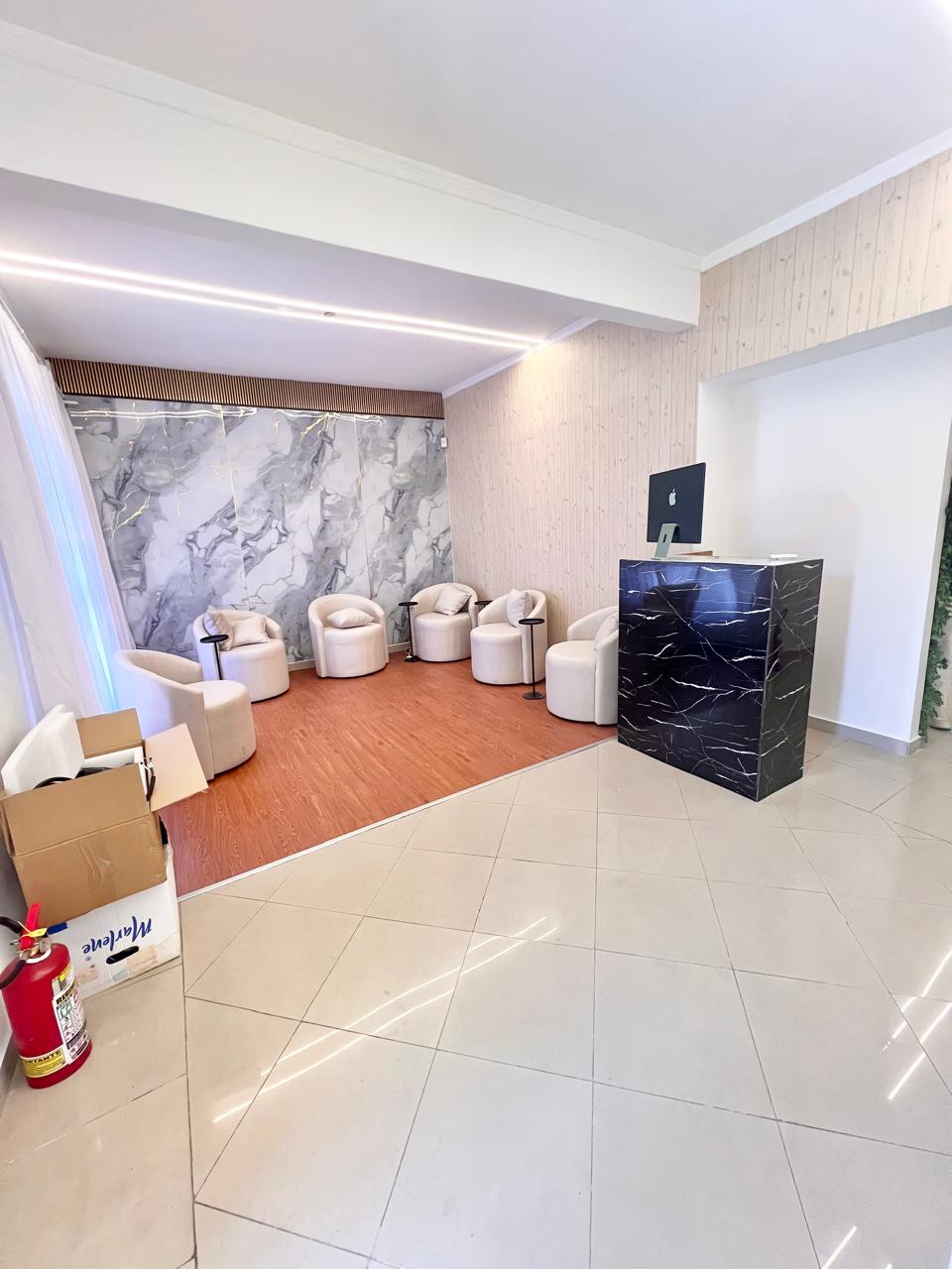 En Alquiler Casa de 340 m2 con 5 Habitaciones - Asunción - Zona Shopping Mariscal A498 — foto 2