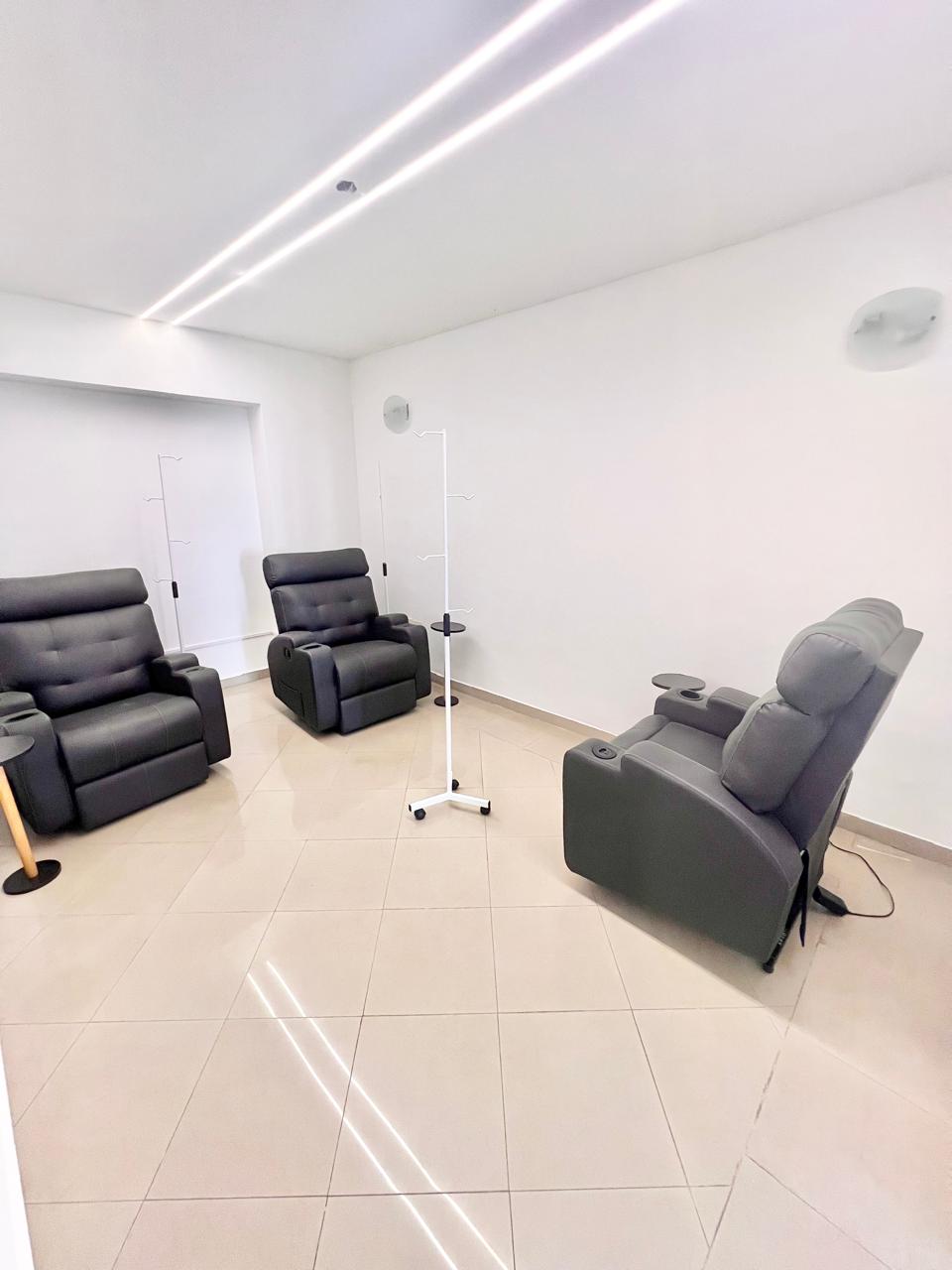 En Alquiler Casa de 340 m2 con 5 Habitaciones - Asunción - Zona Shopping Mariscal A498 — foto 3