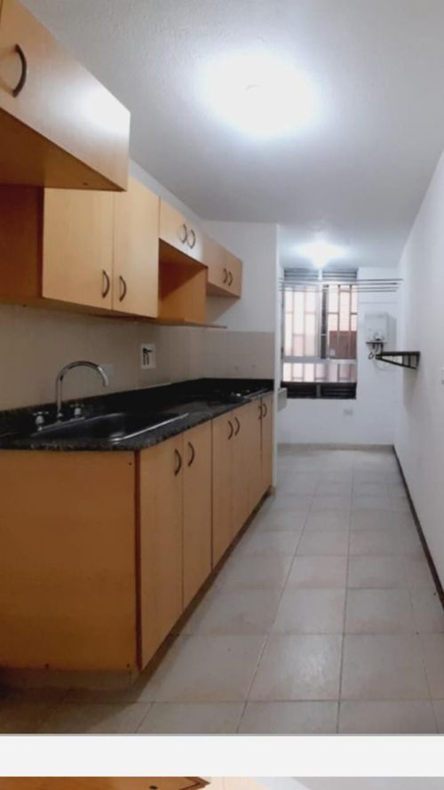 Apartamento de 3 alcobas en venta en Urbanizacion Crucero Del Sur, Medellín, 80 m² · foto 2 de 13