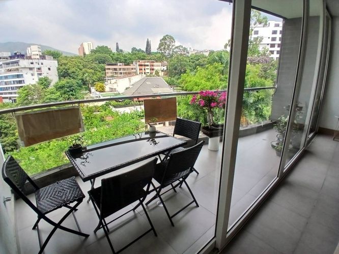 Apartamento de 3 alcobas en venta en Bellavista, Cali, 158 m² · foto 2 de 24
