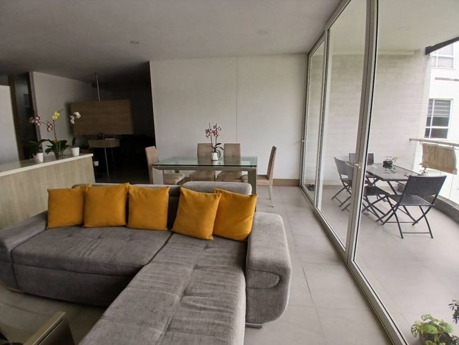 Apartamento de 3 alcobas en venta en Bellavista, Cali, 158 m² · foto 4 de 24
