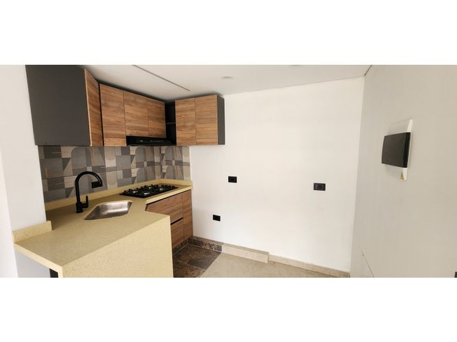 Apartamento de 3 alcobas en venta en El Cortijo, Madrid, 50 m² · foto 2 de 10