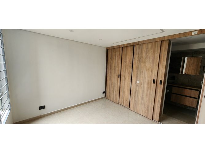 Apartamento de 3 alcobas en venta en El Cortijo, Madrid, 50 m² · foto 3 de 10