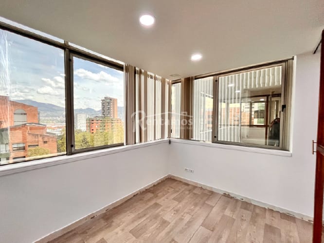 Oficina en arriendo en Milla De Oro, Medellín, 76 m² · foto 9 de 24