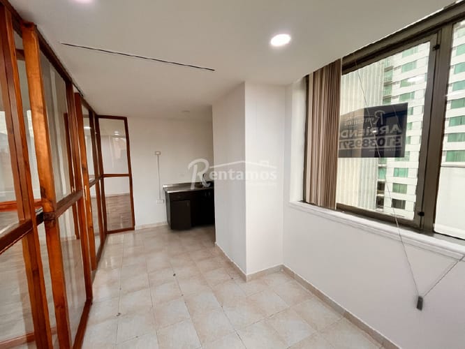 Oficina en arriendo en Milla De Oro, Medellín, 76 m² · foto 12 de 24